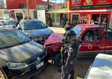 Atropella a anciana y causa choque múltiple Atropella a anciana y causa choque múltiple