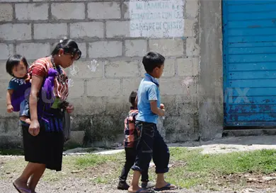 Decenas de familias son desplazadas Decenas de familias son desplazadas