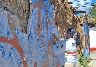 Acordonan inmueble por desprendimientos Acordonan inmueble por desprendimientos