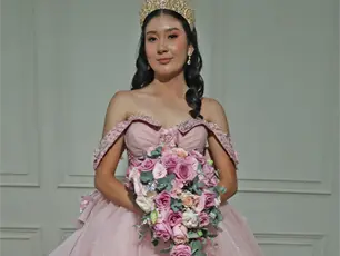 Camila disfruta su gran fiesta