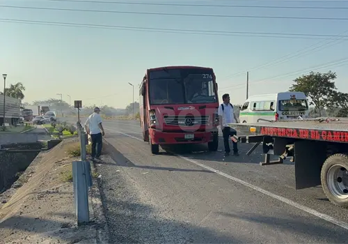 Choque en libramiento Sur deja cuantiosos daños