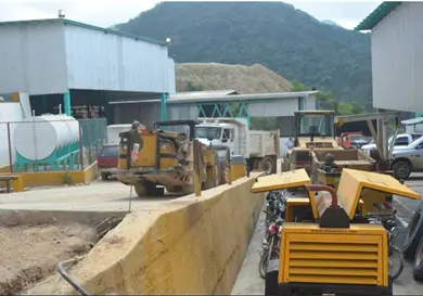 Mina Vizsla suspende actividades