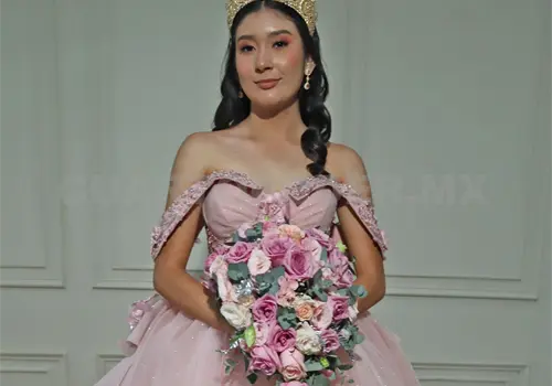 Camila disfruta su gran fiesta