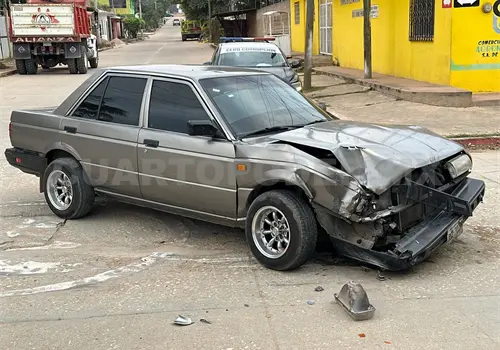 Tsuru y volteo afectan la vialidad