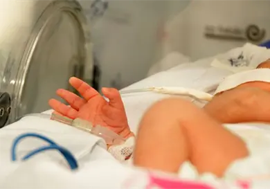 Reportan deceso de bebé por cuadro grave de sarampión