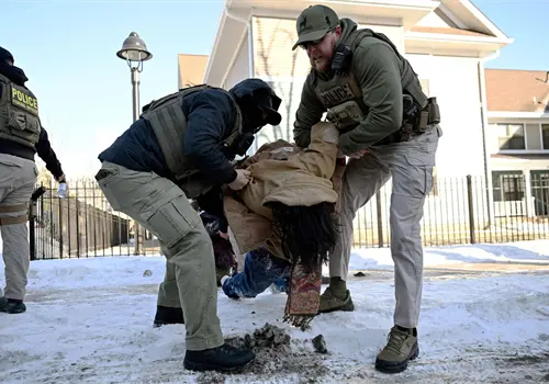 Trump ordena retirar a agentes ante protestas