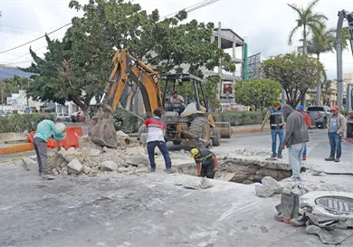 Arrancan trabajos para reparar socavón