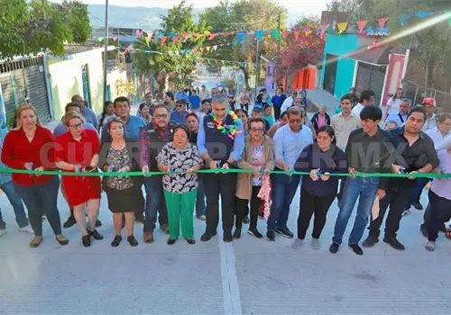Inaugura más de 430 metros de pavimentación