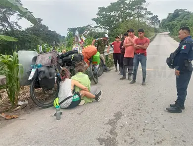 Turista argentina derrapa en carretera de zona Selva