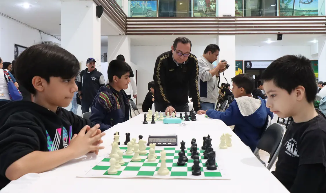 Se llevó a cabo la etapa municipal de Ajedrez en el patio cívico del H. Ayuntamiento de Tuxtla Gutiérrez. Diego Pérez/CP