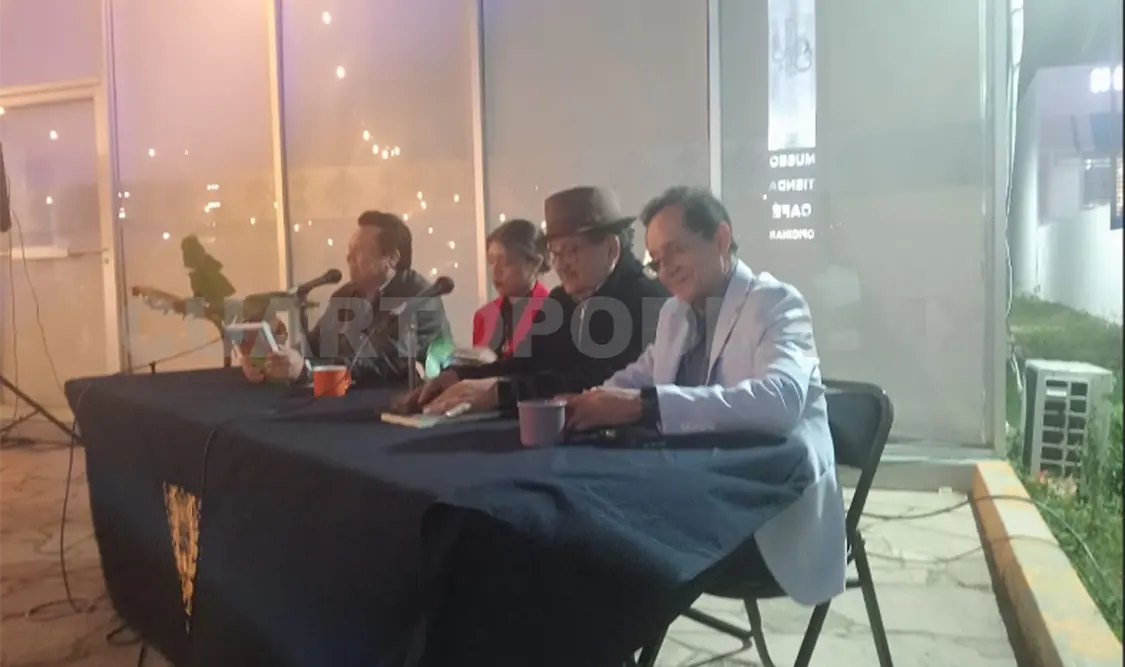 La presentación del libro, en el Café Totico. Darwin Mendoza/CP