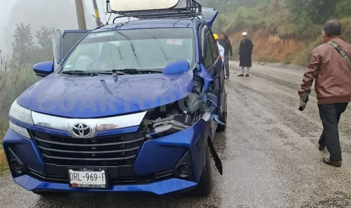 Los autos involucrados quedaron destrozados luego del encontronazo. Cortesía