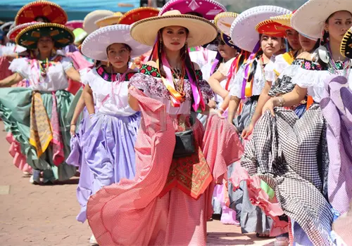 Bailan en honor a la virgen de la Candelaria