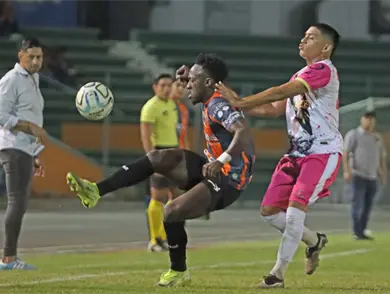 Festejan 14 de febrero en el Jaguares vs Cañoneros