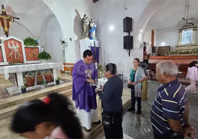 Católicos acuden al Miércoles de Ceniza