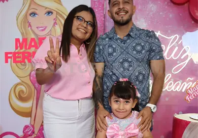 María Fernanda festeja con Barbie