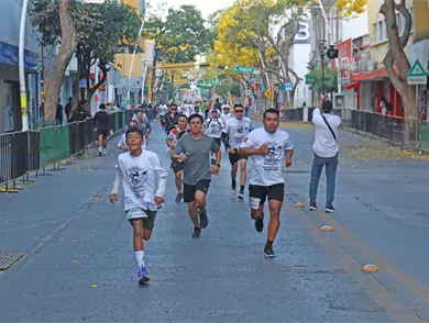 Miles corren con el Ejército Mexicano
