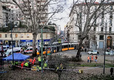 Descarrila un tranvía en Milán, hay dos muertos