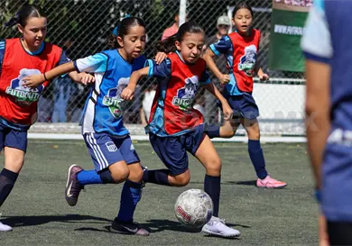 Coventry School arranca con goleada Coventry School arranca con goleada