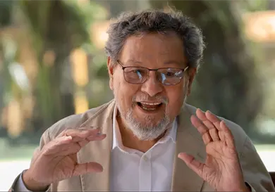 Élmer Mendoza gana Premio de Literatura