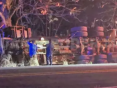 Vuelca pipa de Pemex rumbo a Puerto Madero Vuelca pipa de Pemex rumbo a Puerto Madero