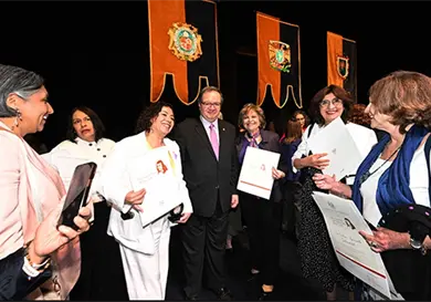 Galardonan a mujeres con el Sor Juana