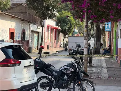 Privan de la libertad a uno y huye otro Privan de la libertad a uno y huye otro