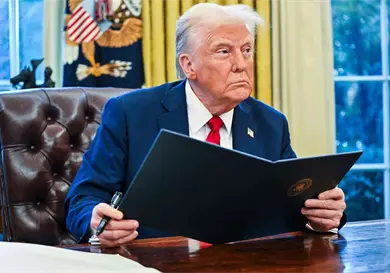 Evalúa Trump alza del petróleo