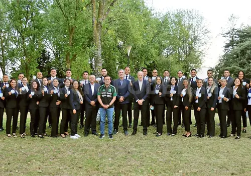 Entregan 54 gafetes a árbitras y árbitros mexicanos