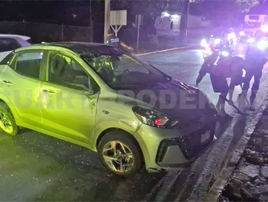 Vuelca en libramiento Sur y abandona su unidad Vuelca en libramiento Sur y abandona su unidad