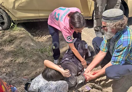 Automóvil vuelca y estudiantes se fracturan