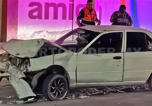 Aparatosa colisión deja dos lesionados