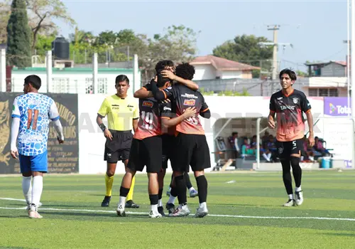 Lechuzas arrasa y reafirma su liderato