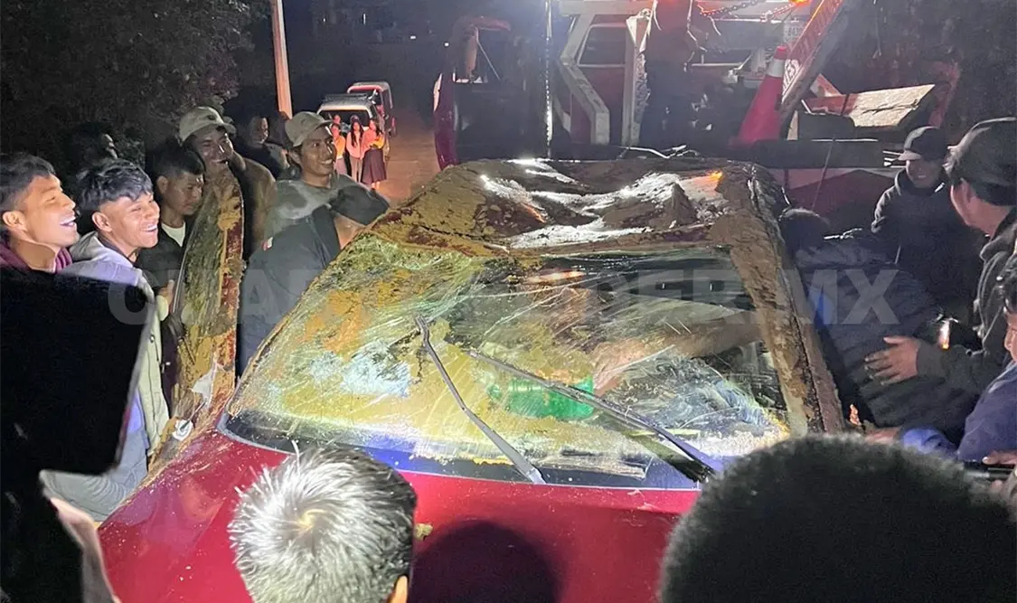 Los pasajeros presuntamente resultaron sin lesiones, aunque su unidad terminó con afectaciones de consideración. Manuel Martínez / CP