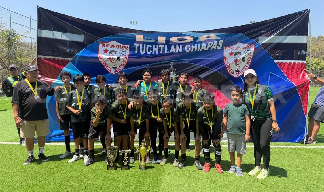Mezcalapa FC celebró con entusiasmo el título del Torneo Apertura 2025-2026 de la Liga Tuchtlán. Alan Pola/CP