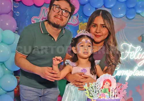 Marina festeja su cumpleaños bajo el mar