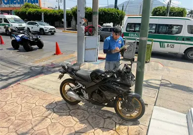 Lo impacta un automóvil y acaba en estado crítico Lo impacta un automóvil y acaba en estado crítico