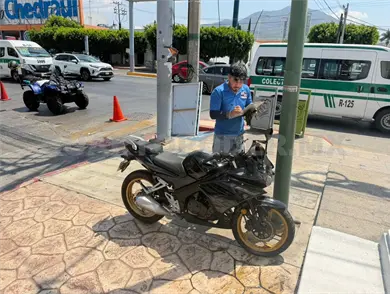 Lo impacta un automóvil y acaba en estado crítico Lo impacta un automóvil y acaba en estado crítico