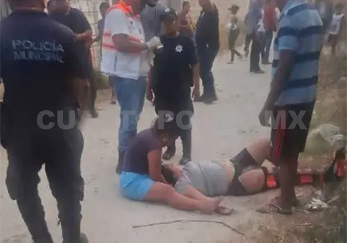 Quedan heridos luego de accidentarse en motocicleta