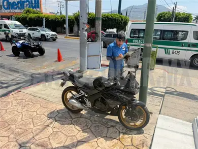 Lo impacta un automóvil y acaba en estado crítico