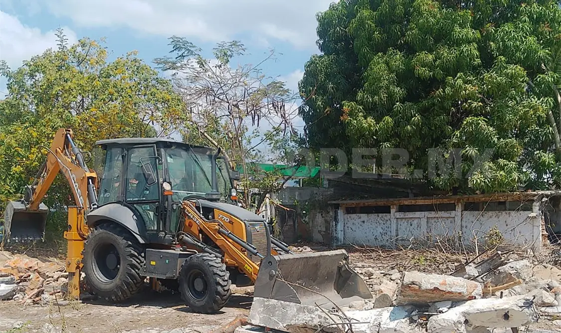 Tras cincuenta años de servicio, los corrales de la ganadera local fueron demolidos. Noel Vázquez / CP