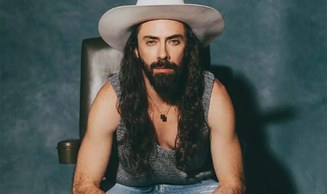 Jay de la Cueva toca con Molotov