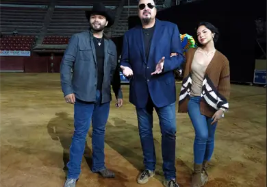 Pepe Aguilar hace llorar a Ángela Pepe Aguilar hace llorar a Ángela
