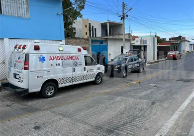 La hallan muerta en su cama; tenía golpes