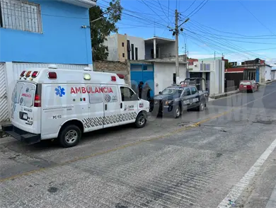 La hallan muerta en su cama; tenía golpes