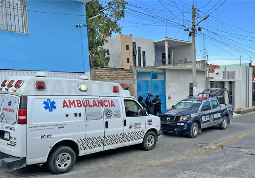 La hallan muerta en su cama; tenía golpes