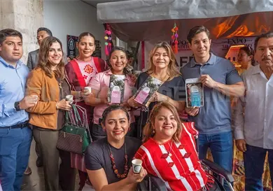 Inaugura Sofía Espinoza la “Expo Mercadito” 
