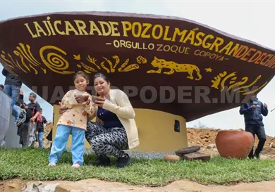 Crean la jícara más grande de pozol