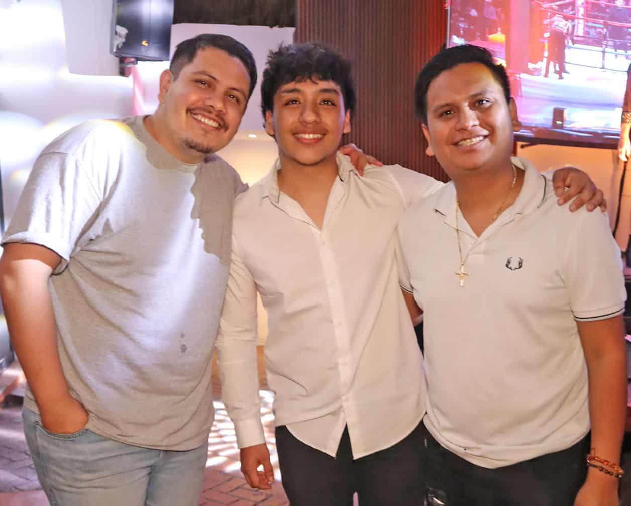 Jóvenes abren restaurante en Tuxtla