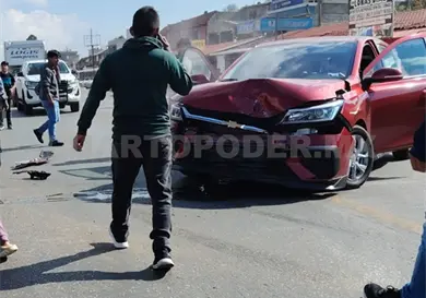 Dos lesionados al estrellarse de manera frontal Dos lesionados al estrellarse de manera frontal